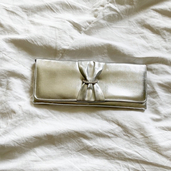 Silver Clutch - Picture 2 of 12